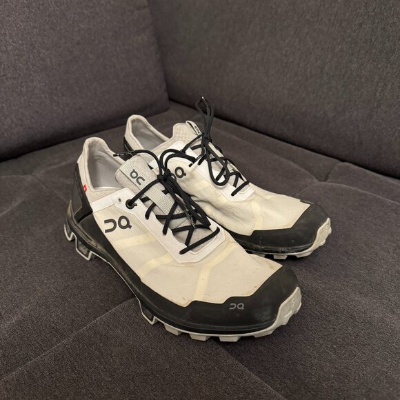 On Running Black and White Athletic Shoes - Picture 1 of 4